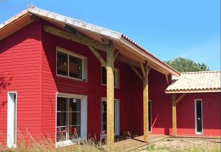 maison bois bardage rouge