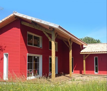 maison bois bardage rouge