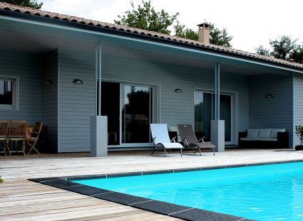 maison bois avec piscine
