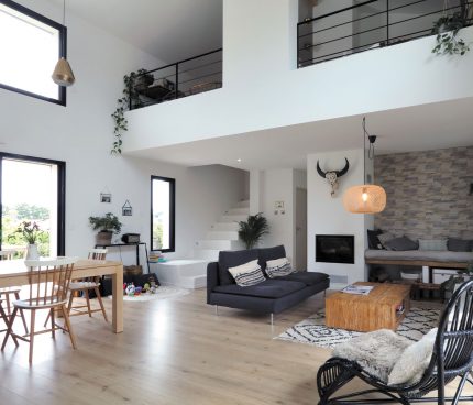 une hauteur sous plafond apport de lumière