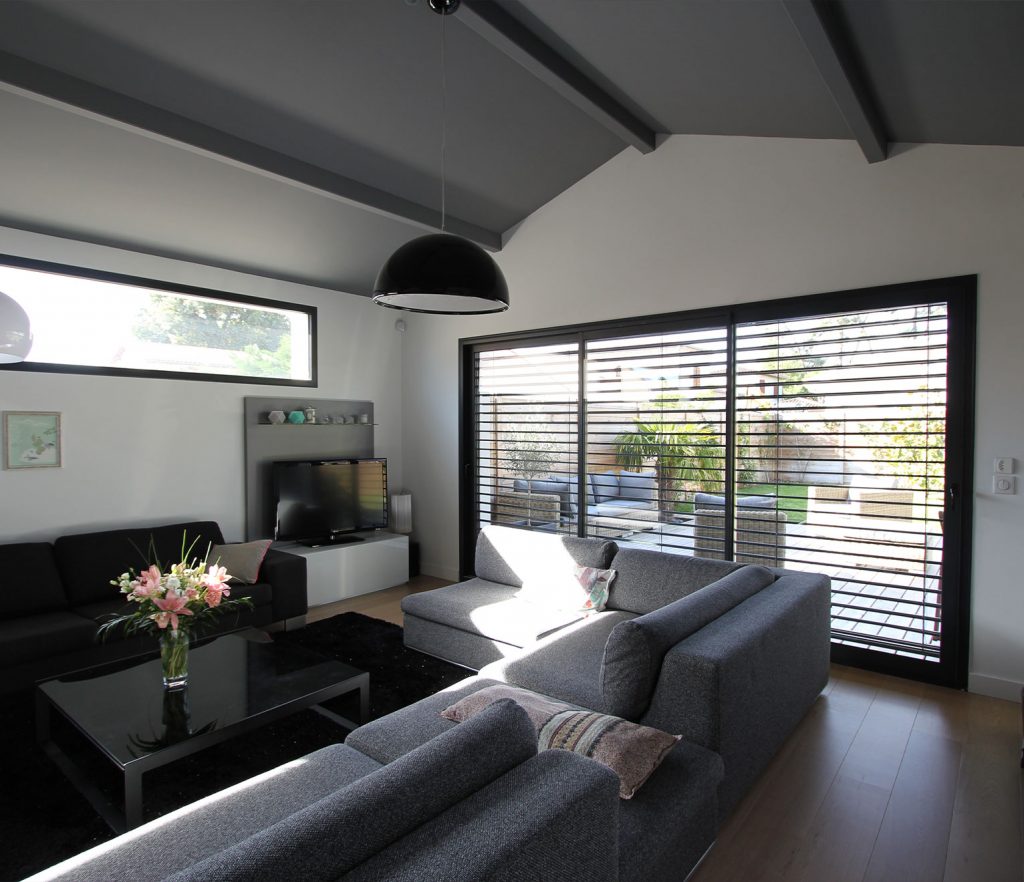 un brise soleil dans les maisons igc