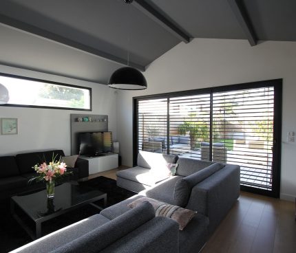 un brise soleil dans les maisons igc