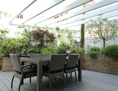 maison avec pergola en bois