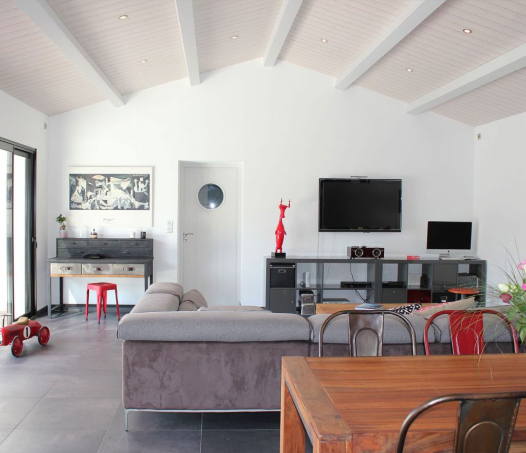 le plafond rampant dans la maison