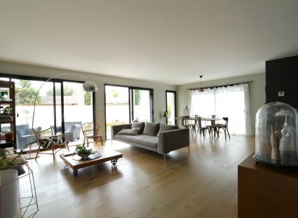 maison de ville familiale avec séjour lumineux