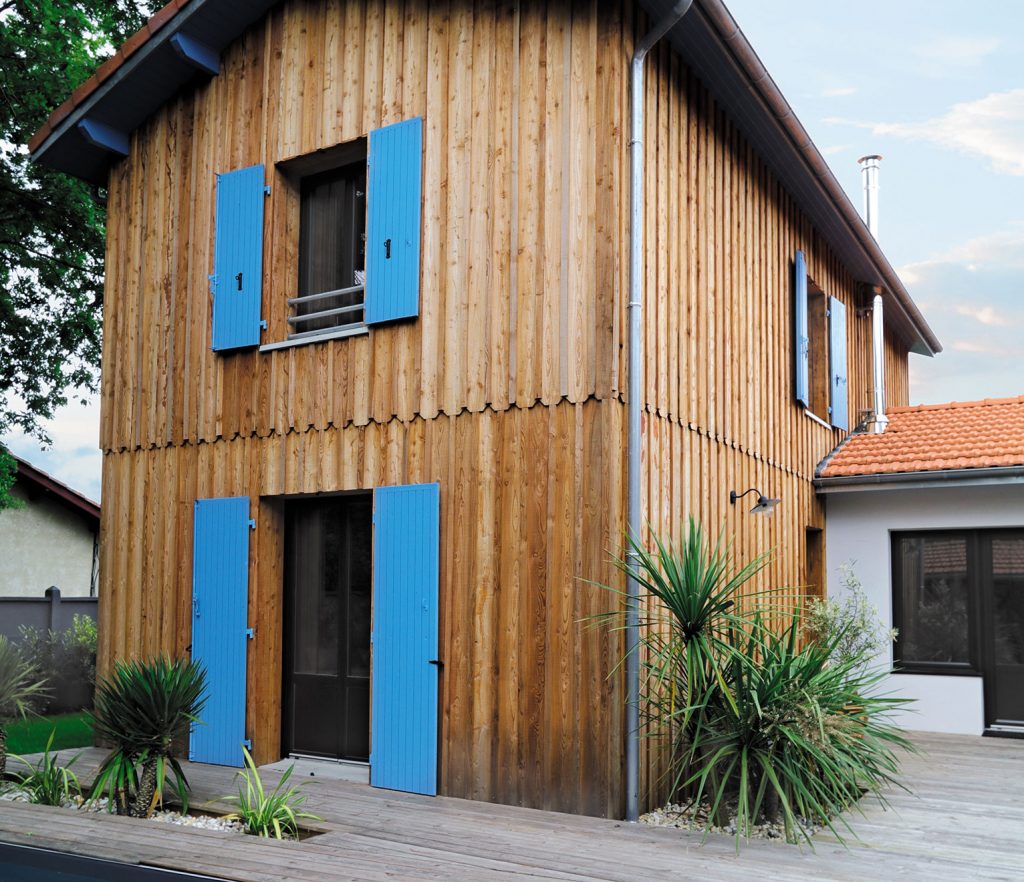 maison avec bardage bois finitions