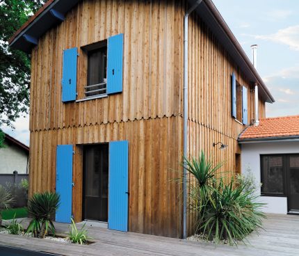 maison avec bardage bois finitions