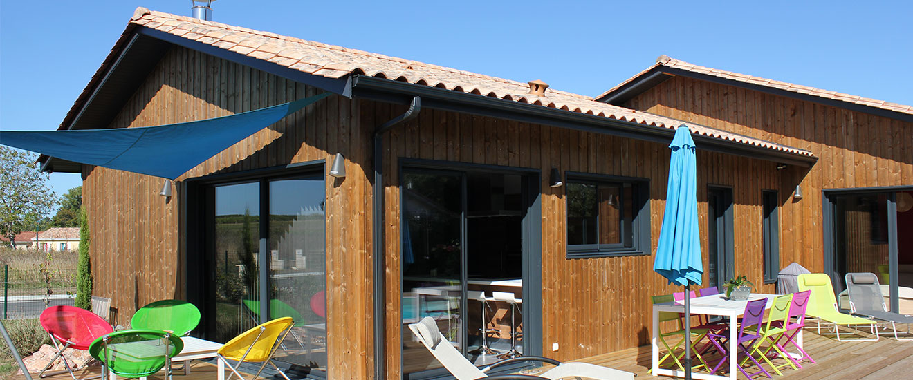 bardage-naturel-bois-noble-pour-maison-bois-panorama