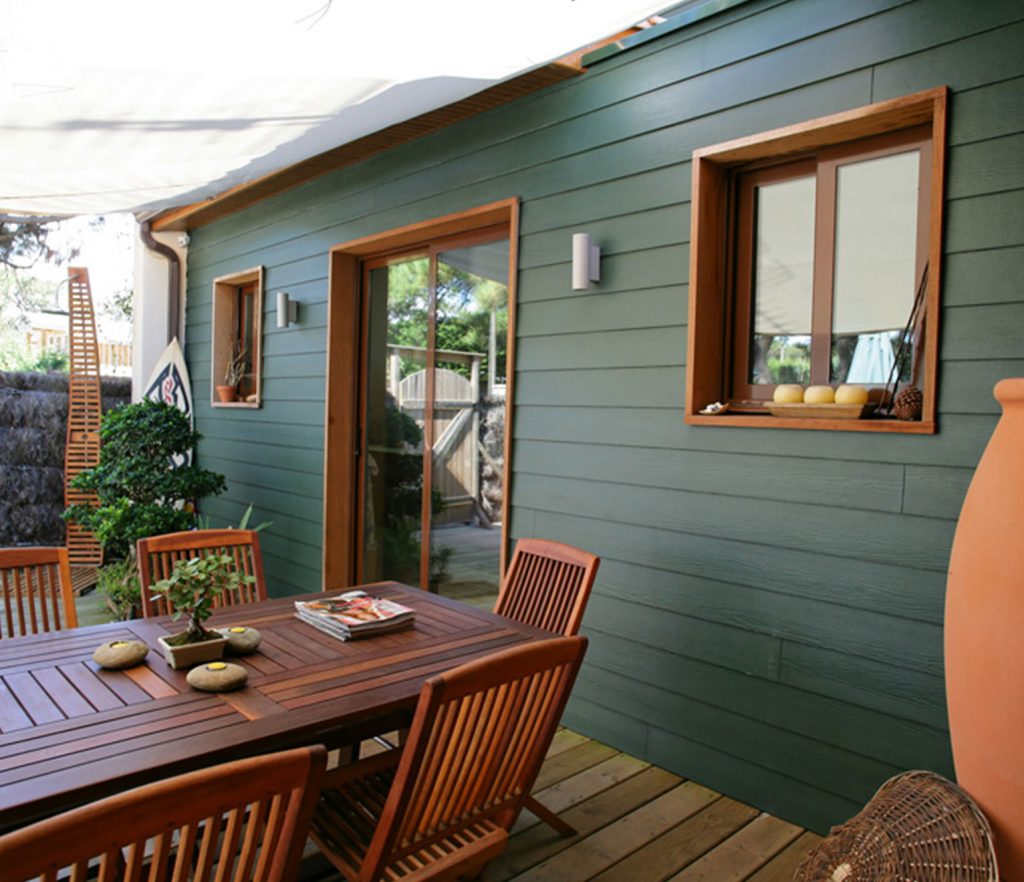 maison bardage a clin vert carree