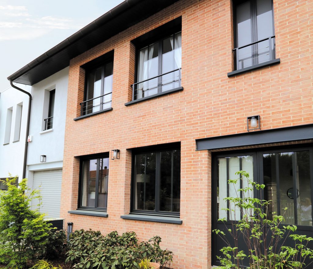 la maison avec briquettes rouge