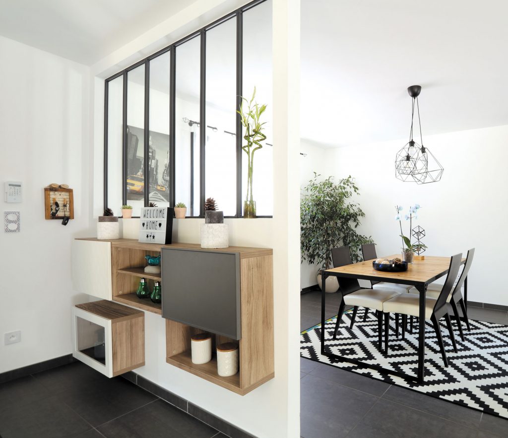 aménager son entrée avec un vitrage atelier