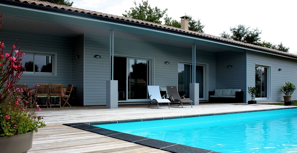 maison bois avec piscine