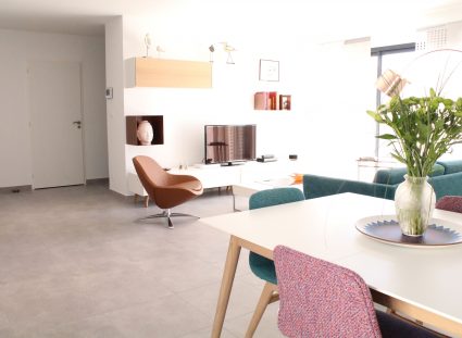 maison retaise contemporaine piece de vie lumineuse