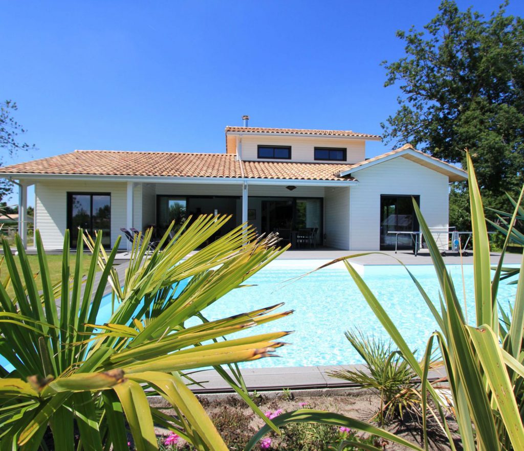 maison bois avec piscine
