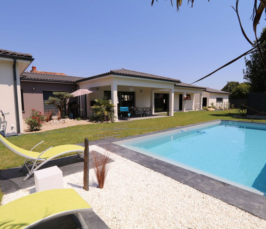 maison contemporaine avec tout confort avec piscine
