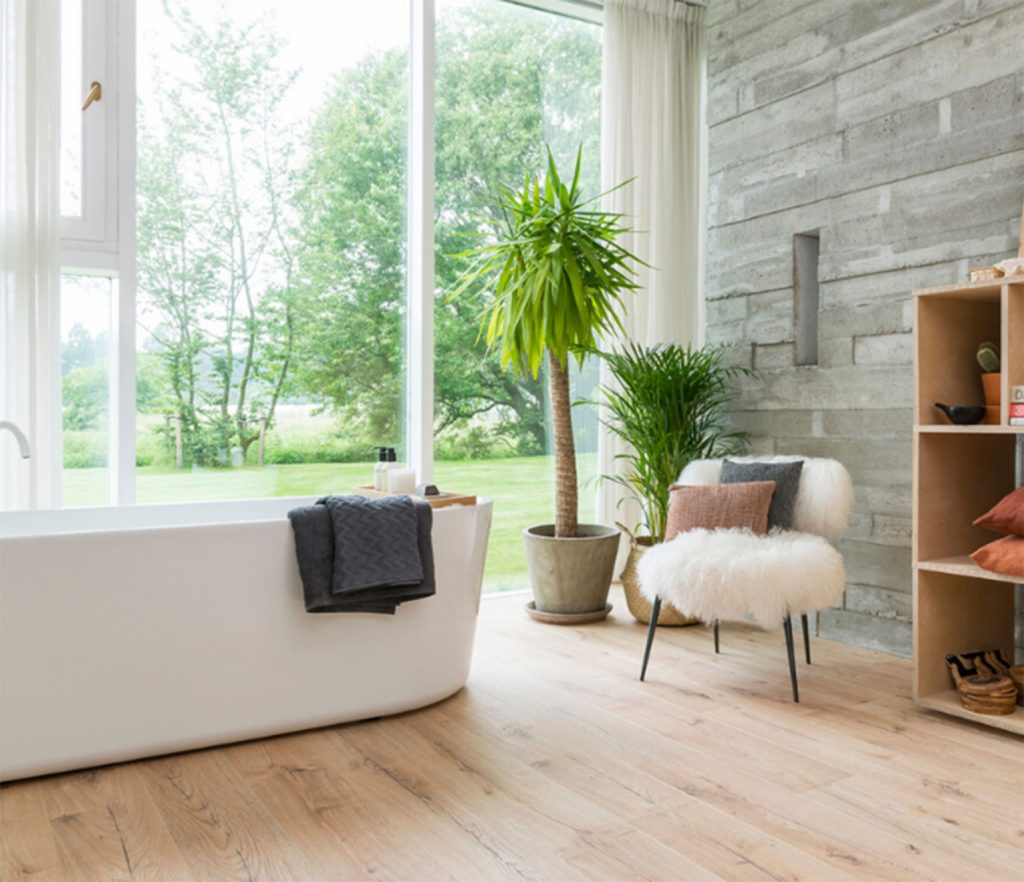 beau parquet salle de bain