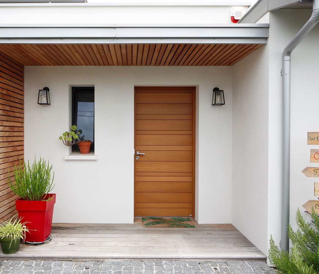 porte d'entrée en bois maison contemporaine