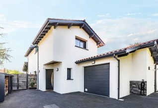 grande maison à étage basque