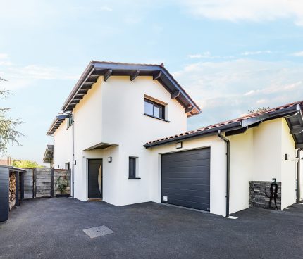 grande maison à étage basque