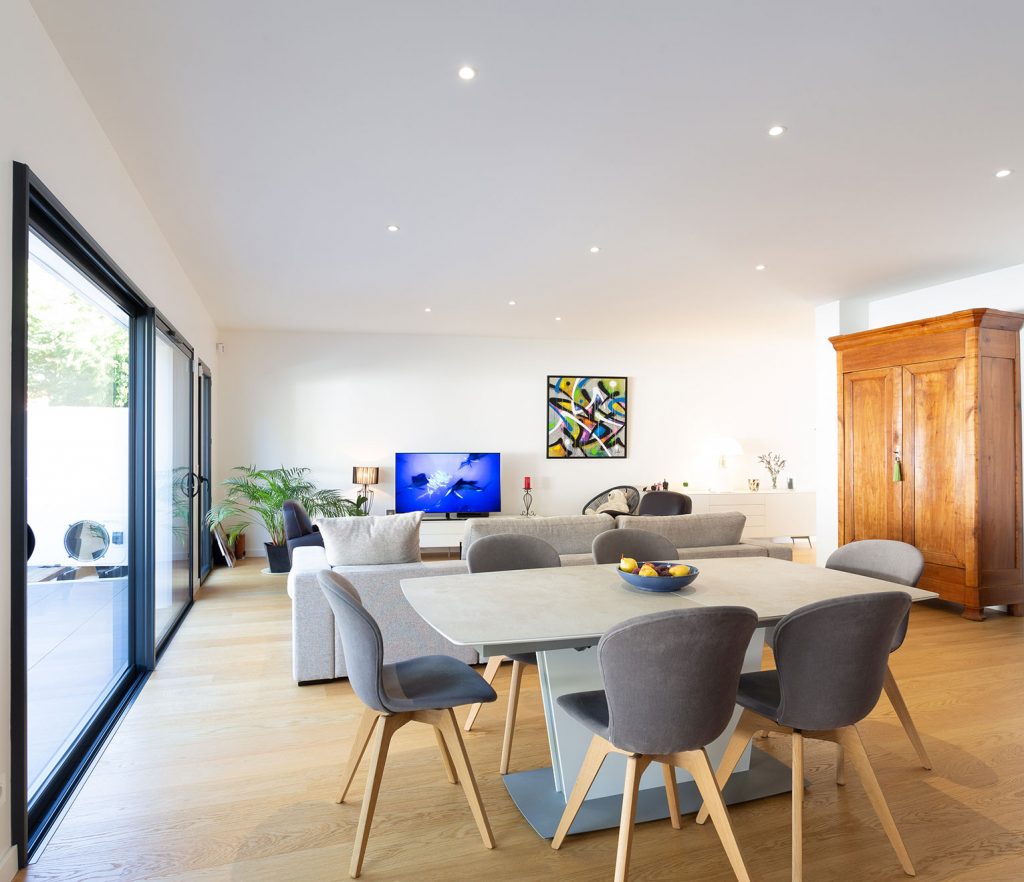 salle a manger lumineuse